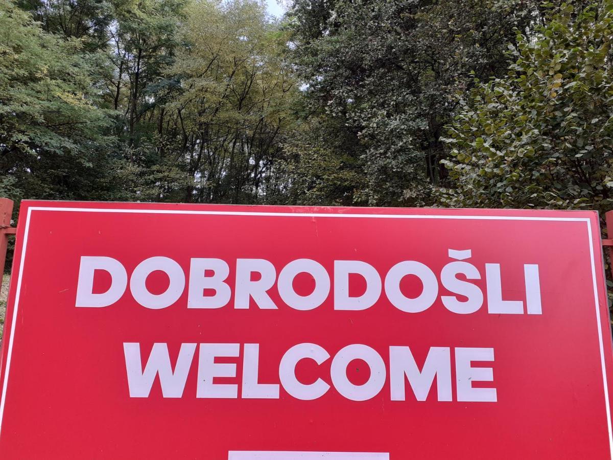 Obiteljski Apartman Borovi Visoko Zewnętrze zdjęcie